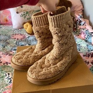 Barely worn sweater Ugg’s